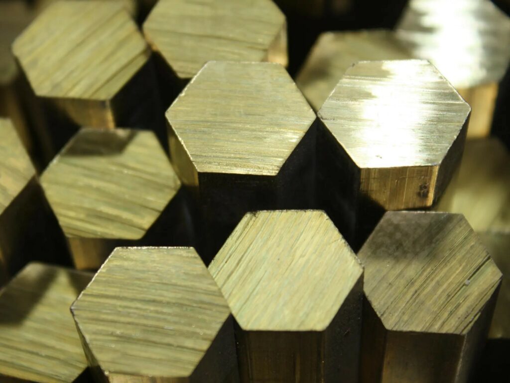 Латунный шестигранник прессованный 10 мм ЛО62-1 ГОСТ 2060-2006