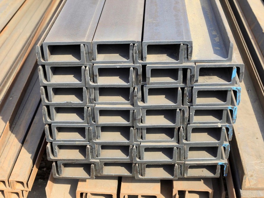 Нержавеющий швеллер горячекатаный 100 мм 46 мм 4,2 мм 12Х18Н10Т ГОСТ 8240-97